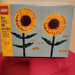 NIB LEGO Sunflower Set with Yellow and Green Bricks